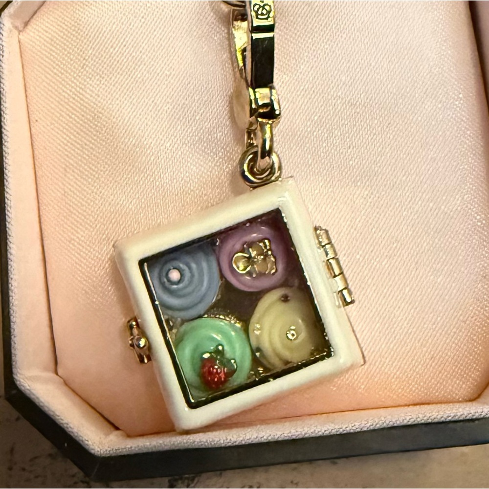 NWT Y2K Juicy Couture Box of Cupcakes 🧁 Charm